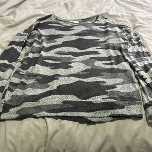 Maurice’s sweater size medium. Fits like a large